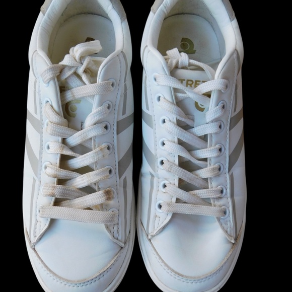 Tretorn Shoes - Tretorn White and Tan Sneakers